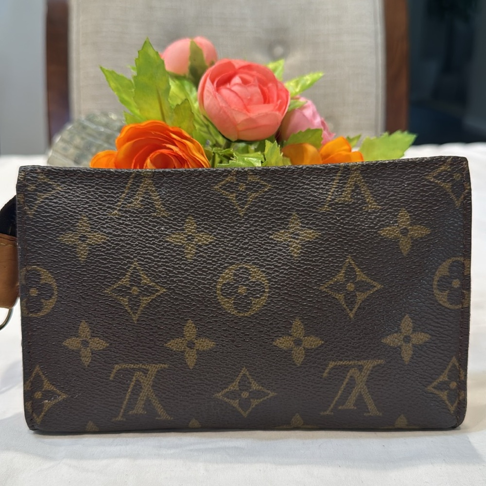 Authentic Louis Vuitton Brown Monogram Clutch - Picture 3 of 10